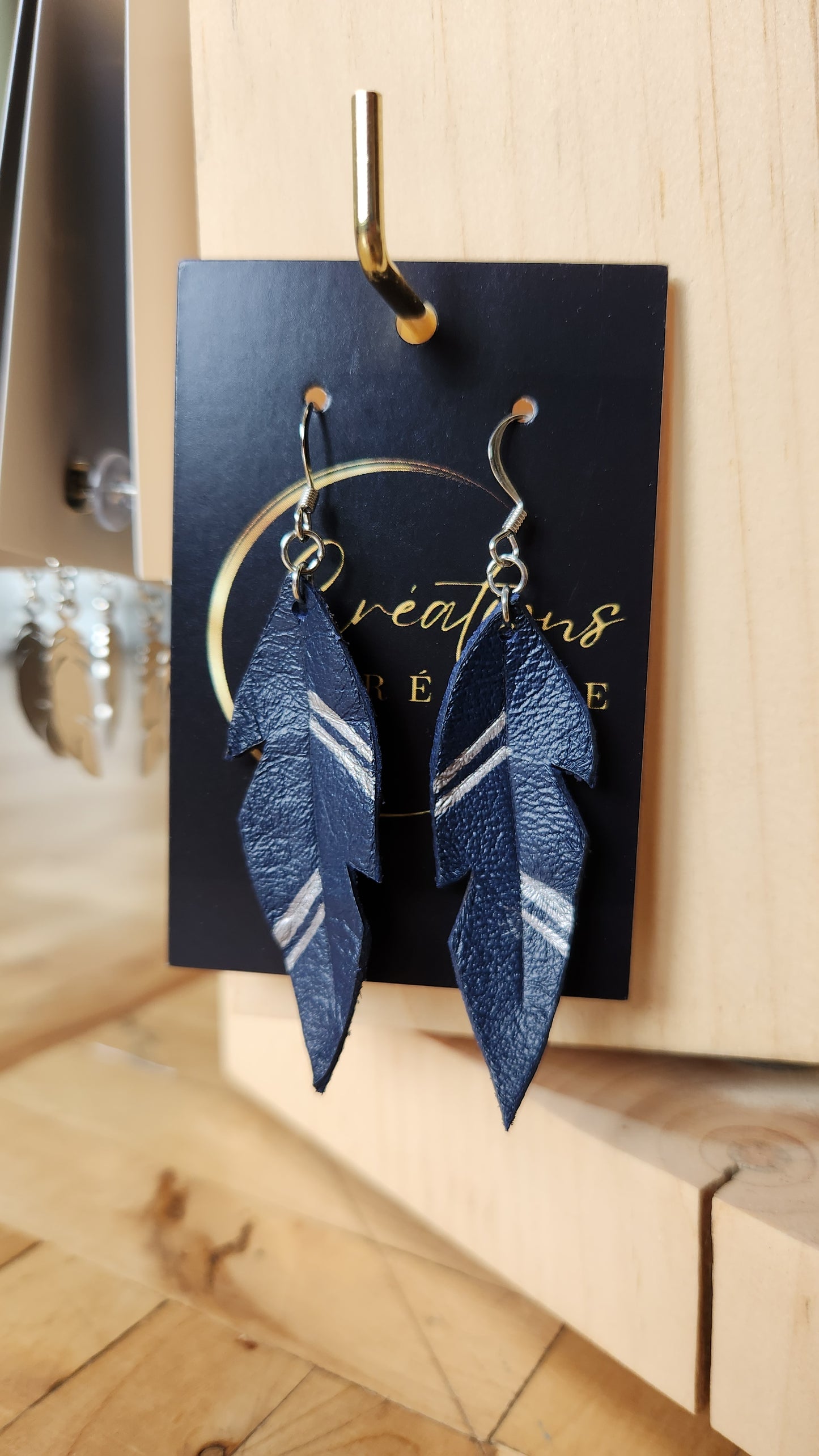 Boucles d'Oreilles "Plume Astrale" en Cuir Véritable Revalorisé