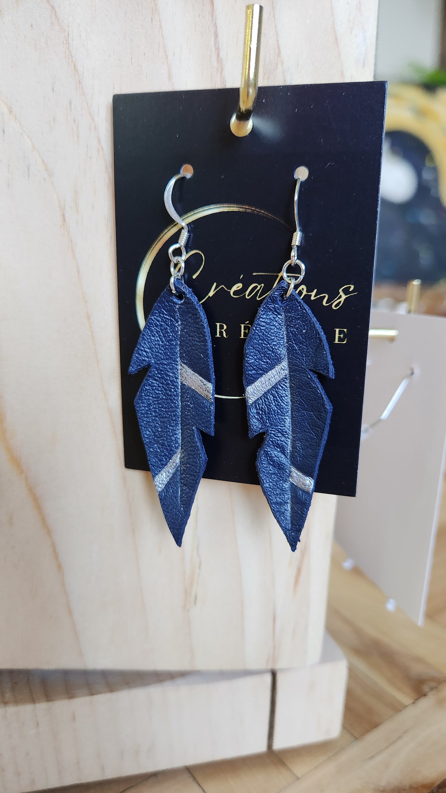 Boucles d'Oreilles "Plume Astrale" en Cuir Véritable Revalorisé