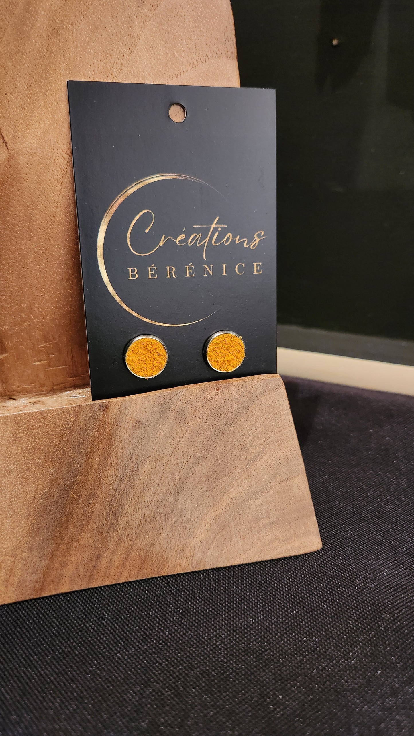 Boucles d'Oreilles Clous en Acier Inoxydable – Cuir Véritable Revalorisé - Collection Élégance Éthique